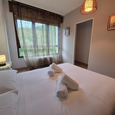 R2R - Amplio Apartamento En Tuilla - 33A02 *