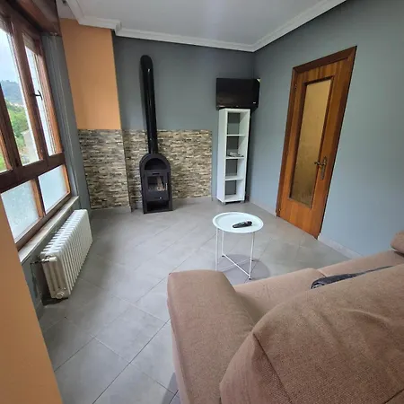 R2R - Amplio Apartamento En Tuilla - 33A02 *